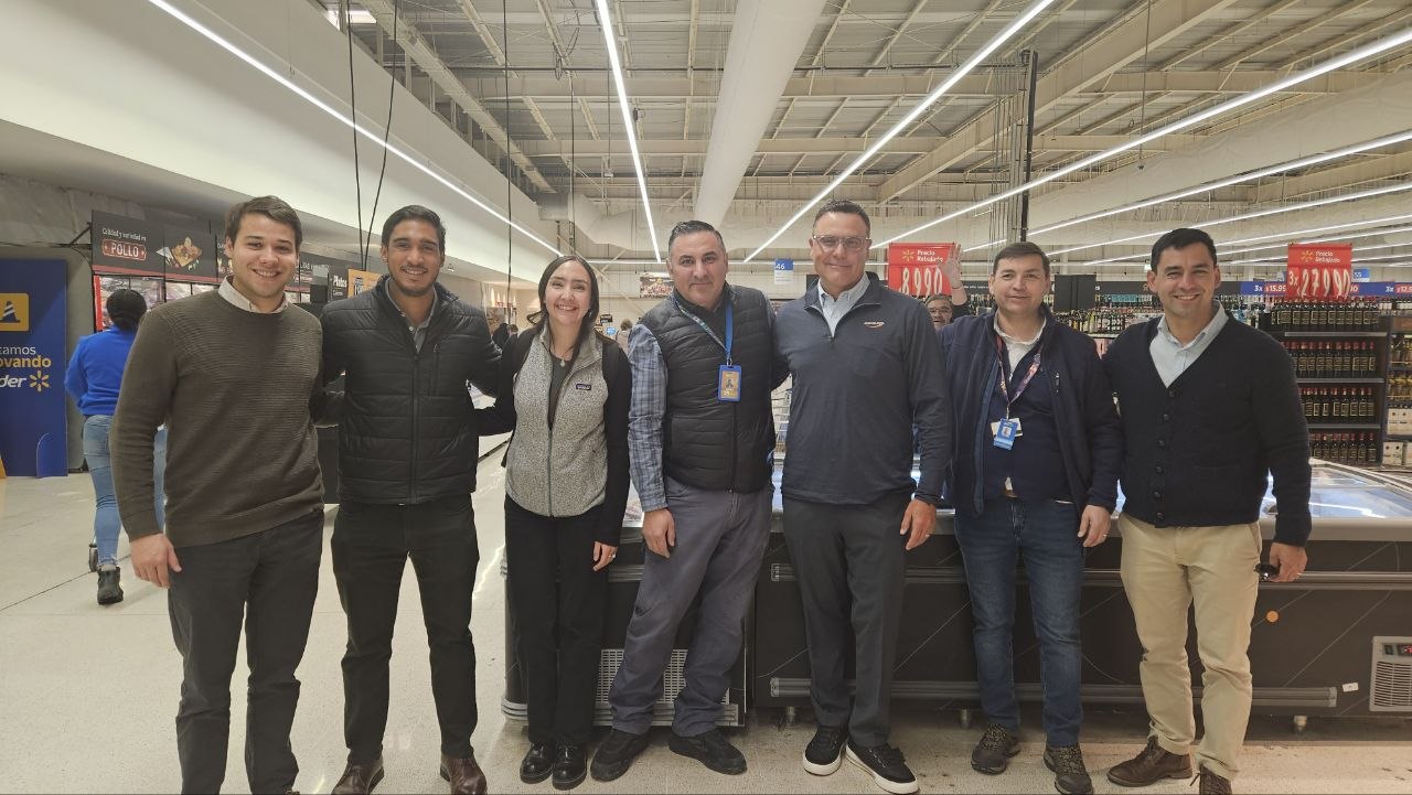 Agrosuper team at Lider retail reviewing product presentation, retail execution, and market opportunities